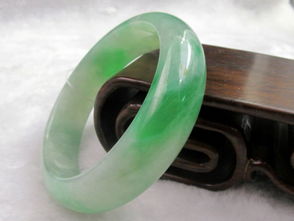 廠價(jià)買(mǎi)翡翠和田玉，熱線(xiàn)打爆？揭秘免費(fèi)領(lǐng)背后的真相